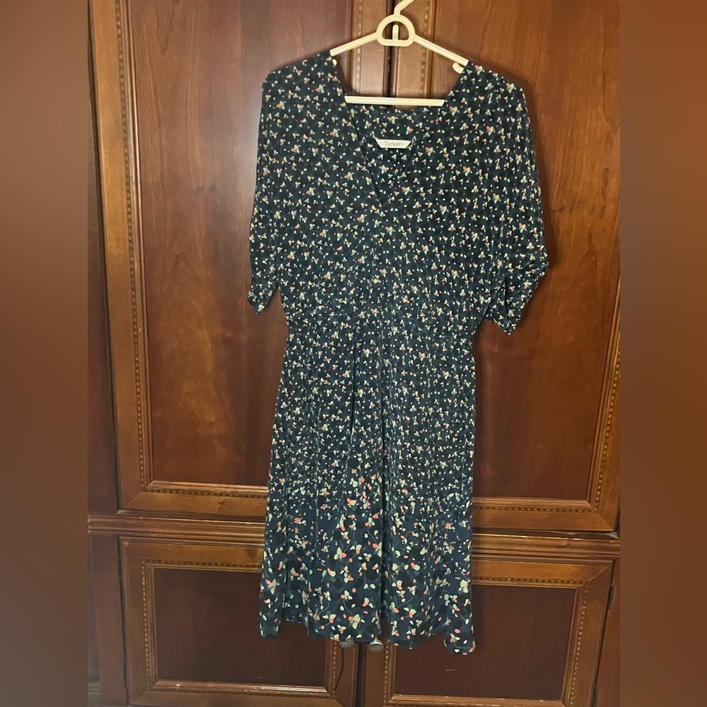 Tucker 100% Silk Floral Print Dress Navy Multicolor V-Neck Midi Dress